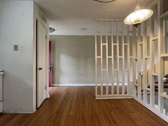 2nd image of 3 Tower Hill Ct