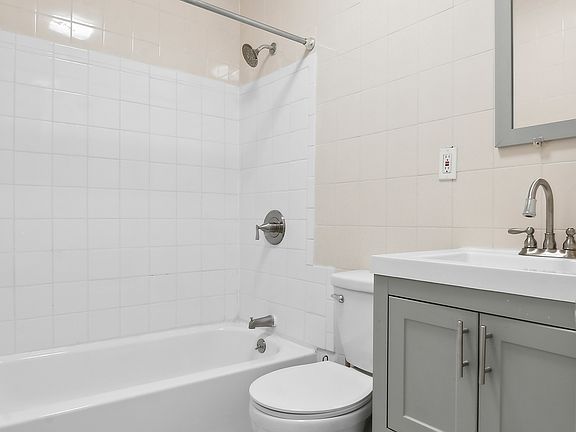3rd image of 621 Washington Ave #3F