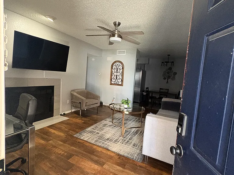 3845 Evergreen St — Photo 2