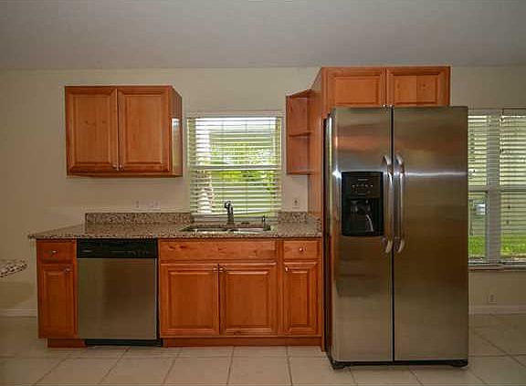 2nd image of 812 NW Waterlily Pl