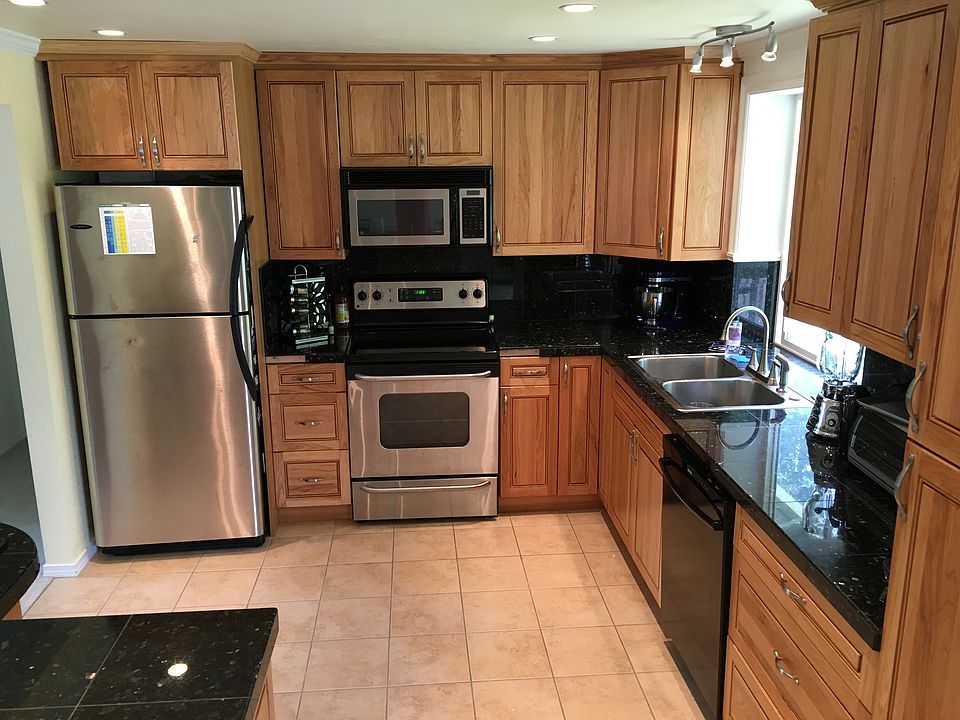 Kitchen - Beautiful Hickory