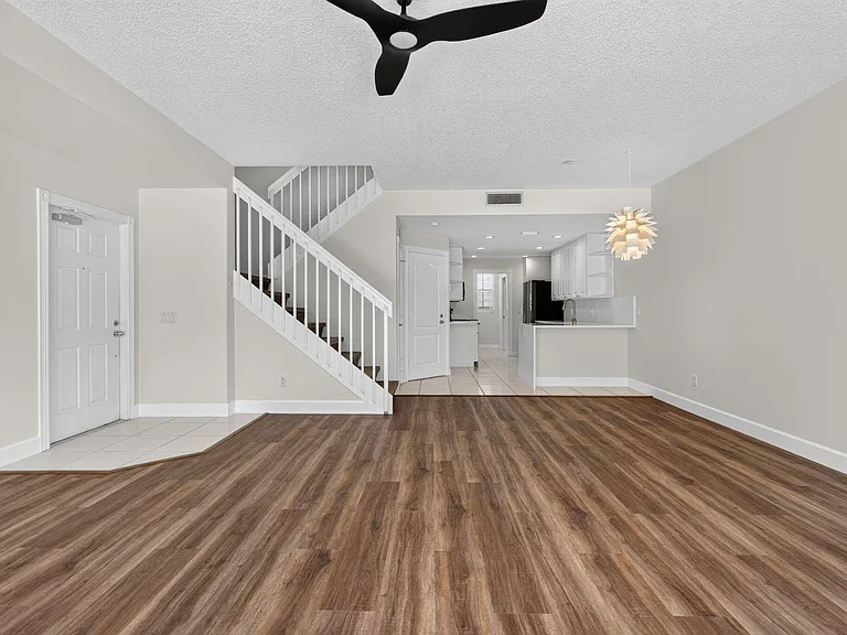 112 Santa Barbara Way — Photo 15