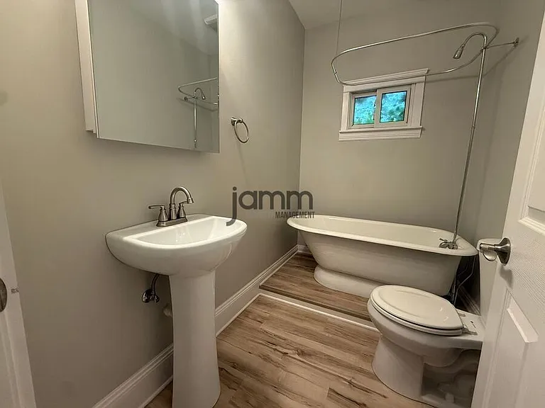 1441 W 58th St #1 — Photo 7