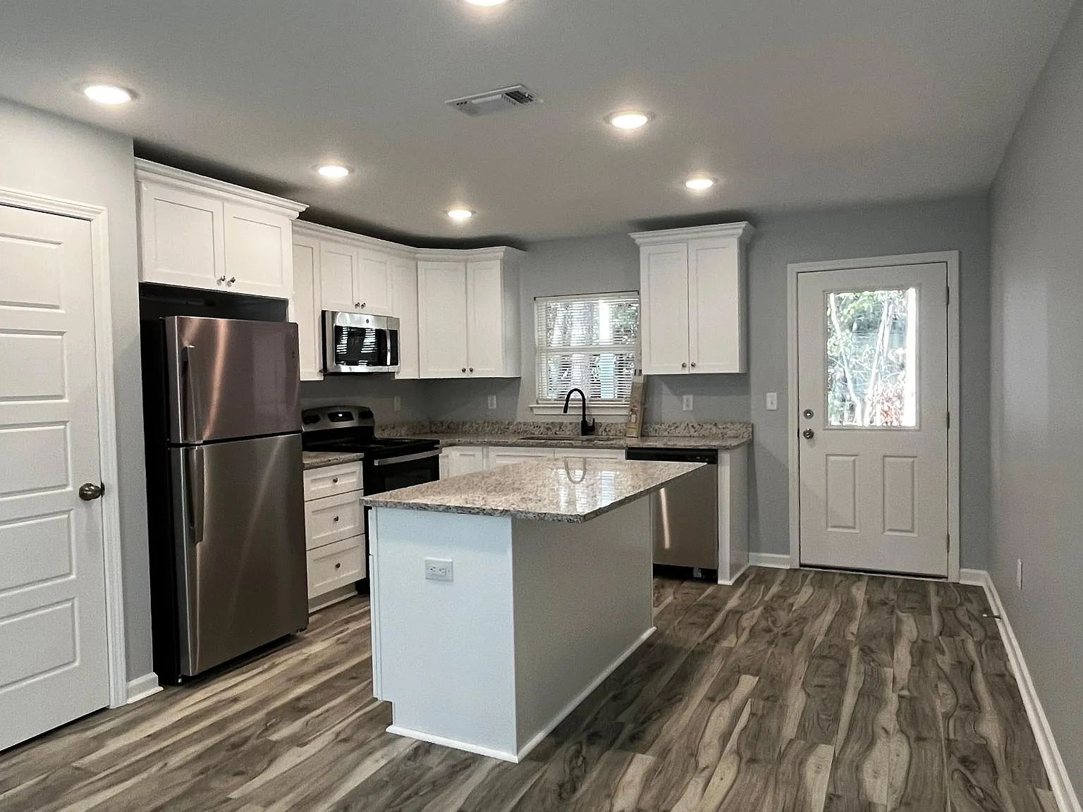 3 bed, 1450 sqft, $1,700 — Photo 3