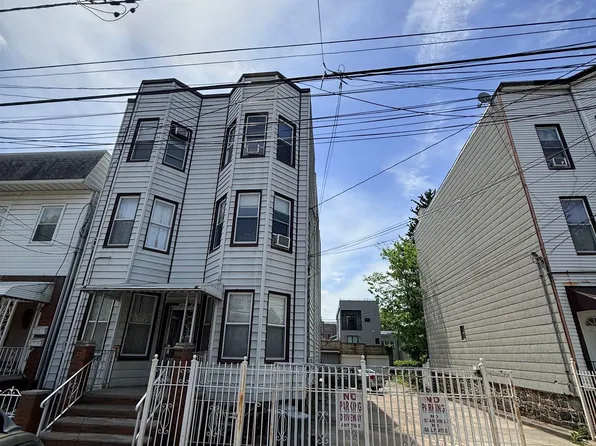 15-17 Laidlaw Avenue image 1 of 9