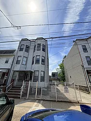 15-17 Laidlaw Avenue