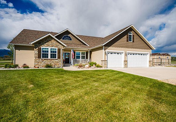 2nd image of 18 Sandstone Cir