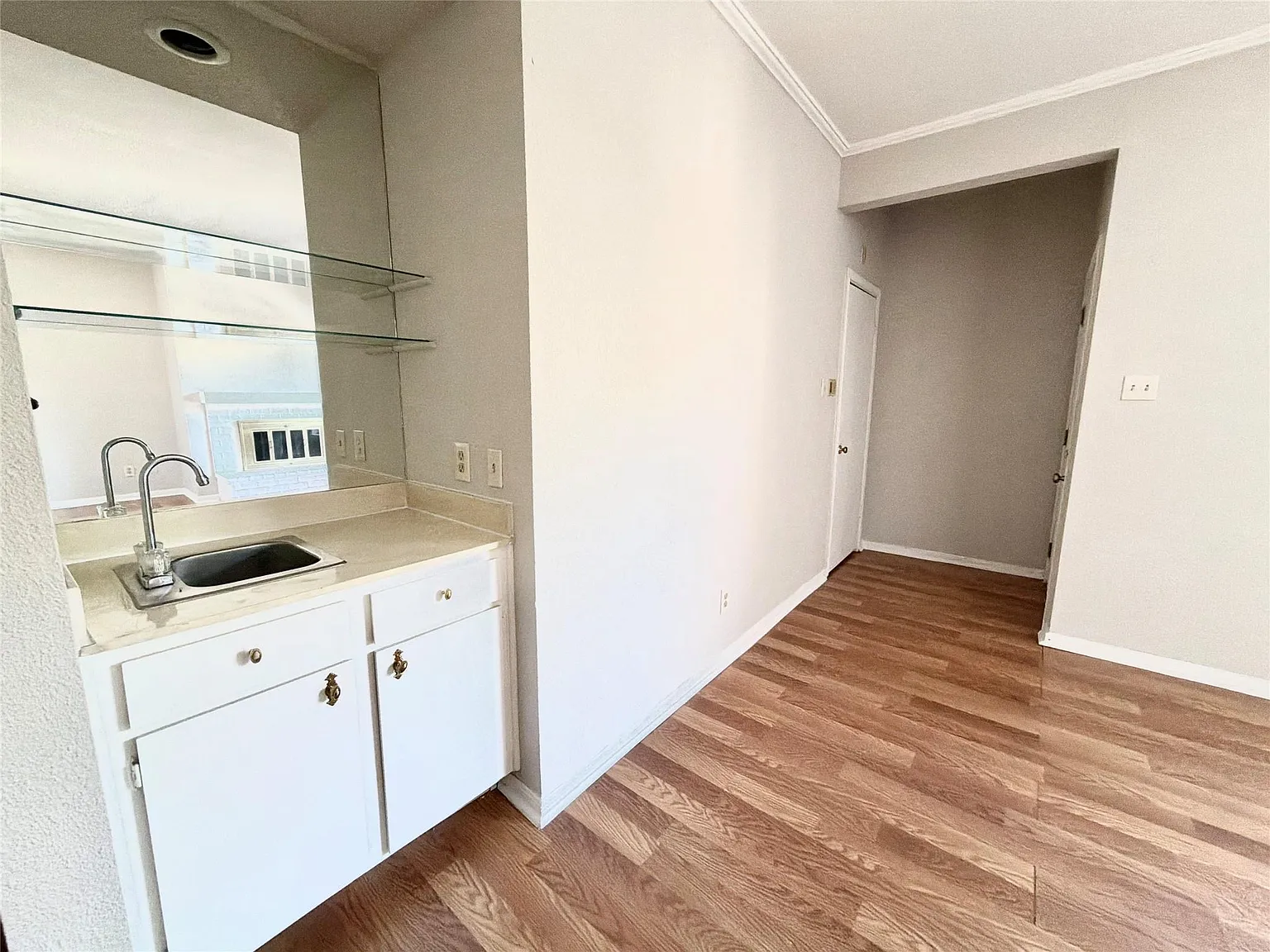 728 Bering Dr — Photo 3