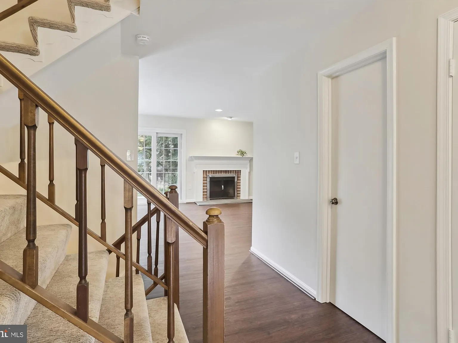 3 bed, 3.5 bath, 2296 sqft, $4,200 — Photo 3