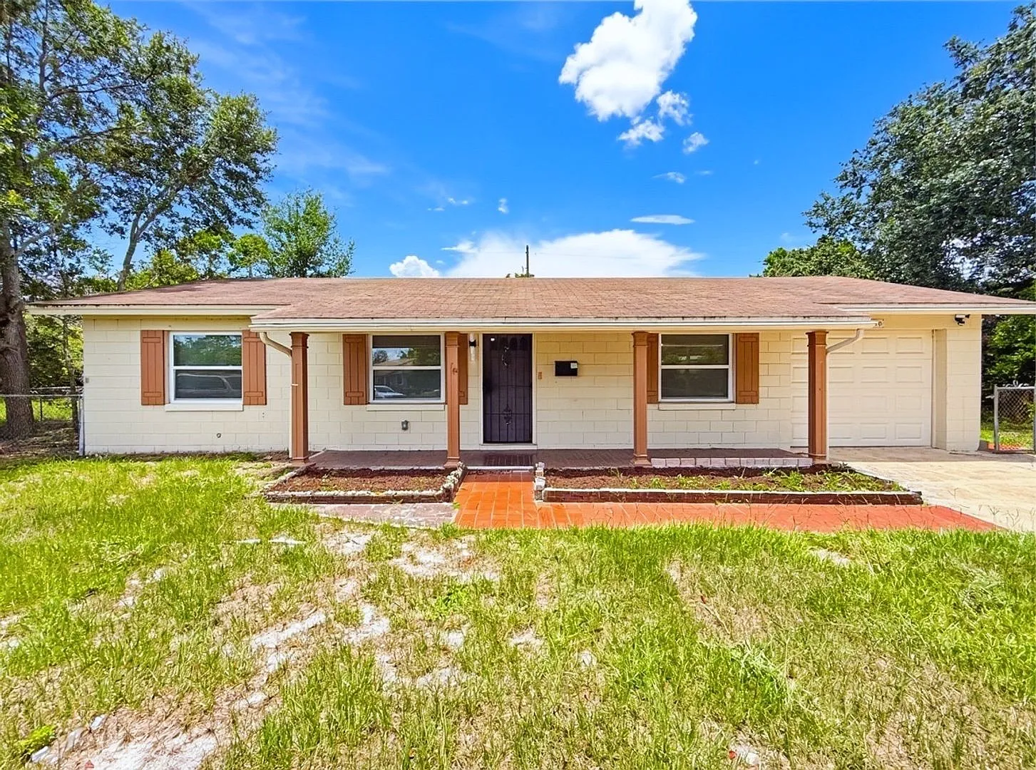 Fully Remodeled 3-Bedroom Home with Bonus Florida Room & Huge Fenced Yard — Photo 2