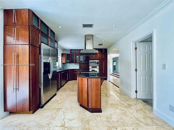 3rd image of 21235 NE 19th Ct