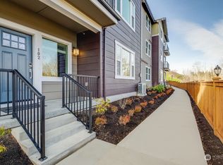 19382 NE 69th Cir #102, Redmond, WA