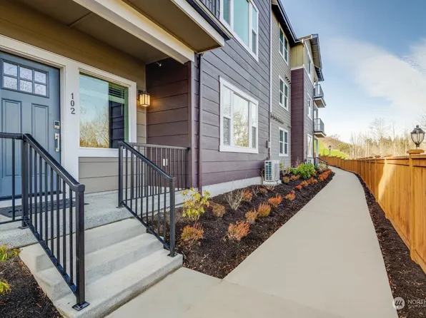 19382 NE 69th Circle #102, Redmond, WA 98052