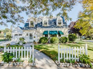 1031 Sunset Dr, West Bend, WI 53095