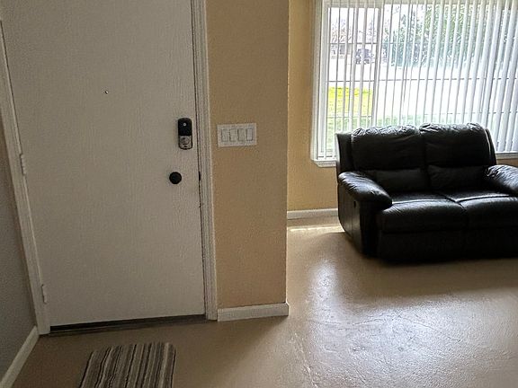 4th image of 5867 Diablo Dr