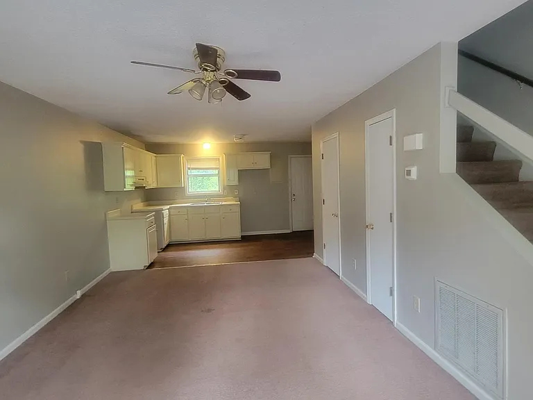 408 Memorial Park Dr — Photo 3