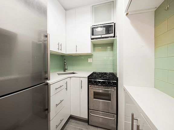 4th image of 210 E 36th St APT 4C