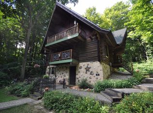 8089 Town Hall Rd, Kewaskum, WI 53040