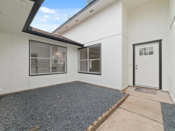 2106 Endicott Ln, Sugar Land, TX 77478