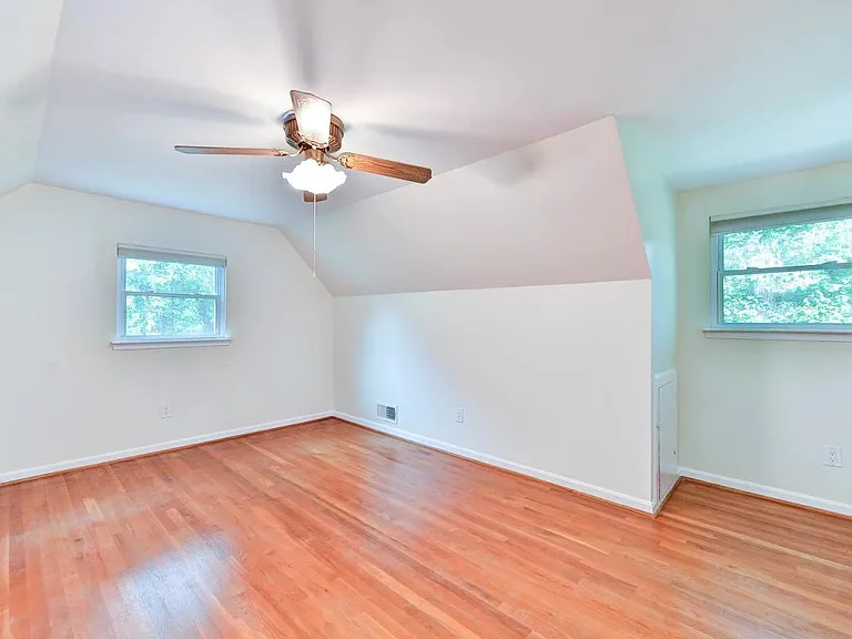 8700 Sudbury Pl — Photo 14