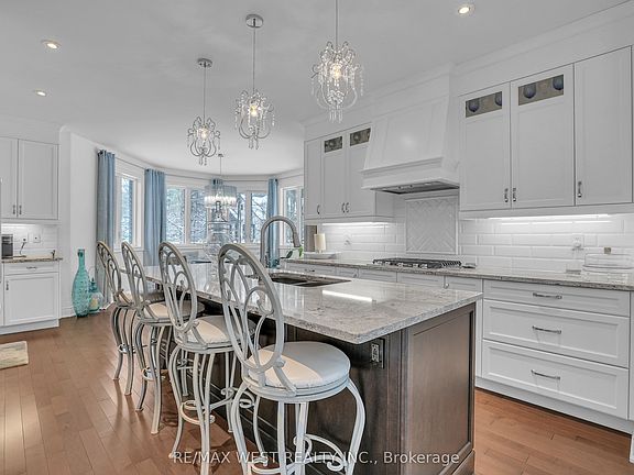 3rd image of 2 Sycamore Cir