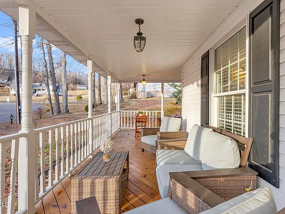2nd image of 288 Colony Ct NE
