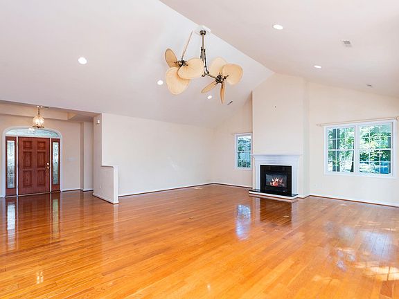 3rd image of 21 Amethyst Rd
