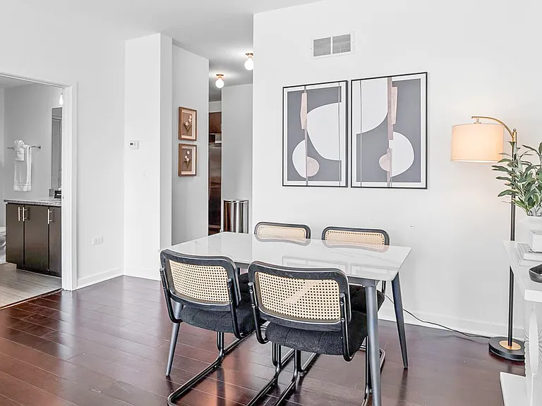 1246 W Devon Ave #35 — Photo 5