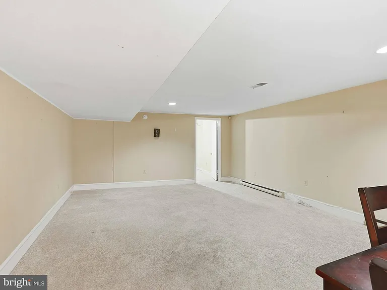 1435 Bolton St — Photo 10