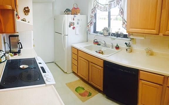 5th image of 2421 Catalina Dr
