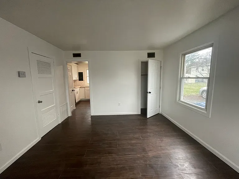 728 S Hamilton Rd — Photo 12