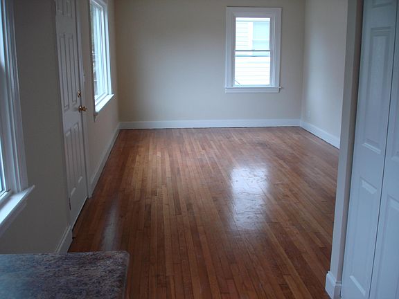 4th image of 121 S Ivy Ave