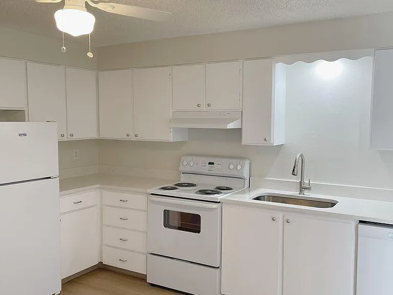 Fairway Village — Photo 38