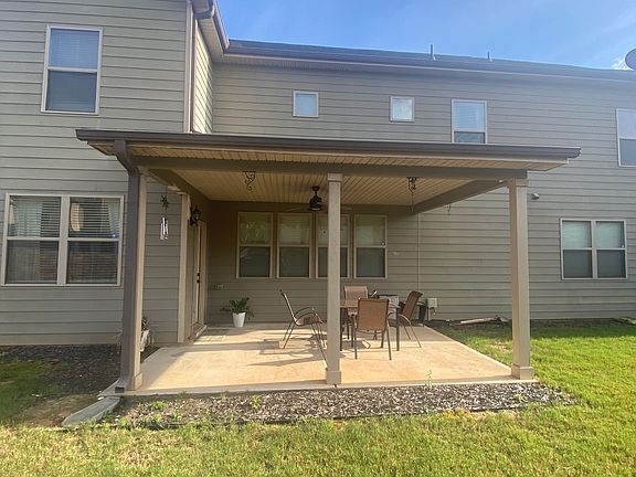 3rd image of 564 Mariposa Ln