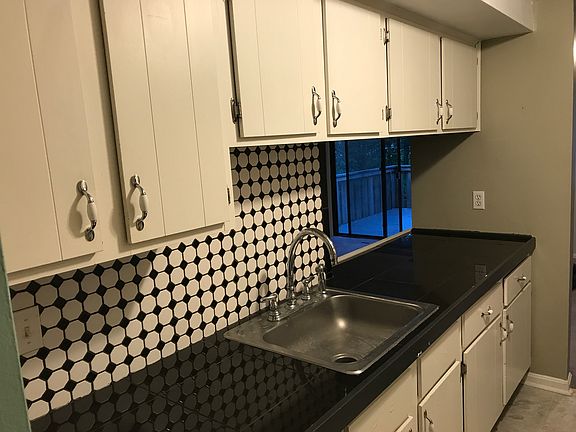 2nd image of 5 Black Oak Dr #A