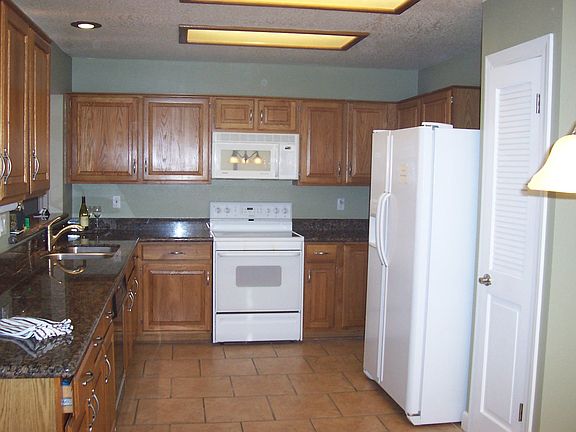 4th image of 7122 W Julie Dr