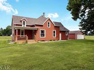 300 S Poplar St, Wapella, IL 61777