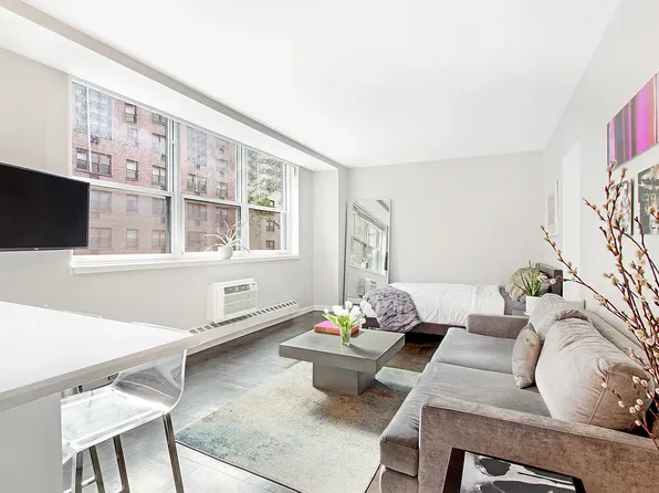 63 East 9th Street 3E image 1 of 4