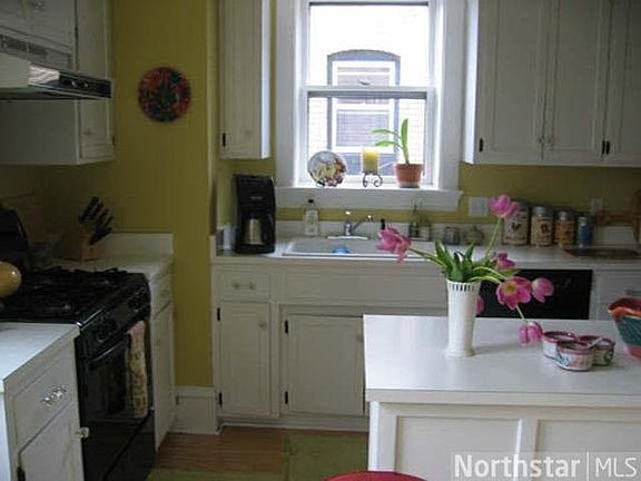5th image of 682 Holly Avenue