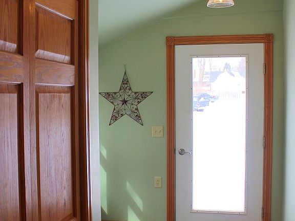 5th image of 318 E Lincoln St