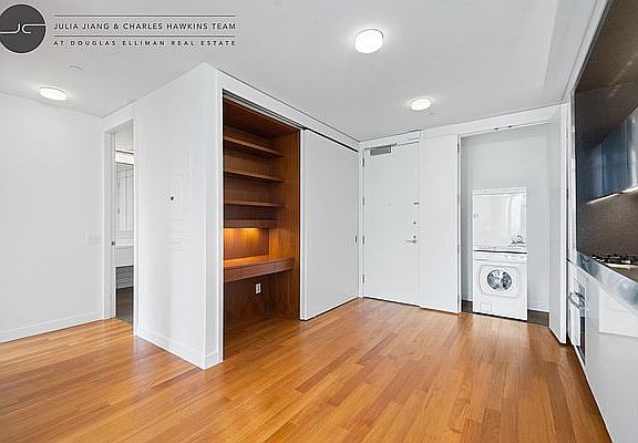 3rd image of 15 William St APT 28B