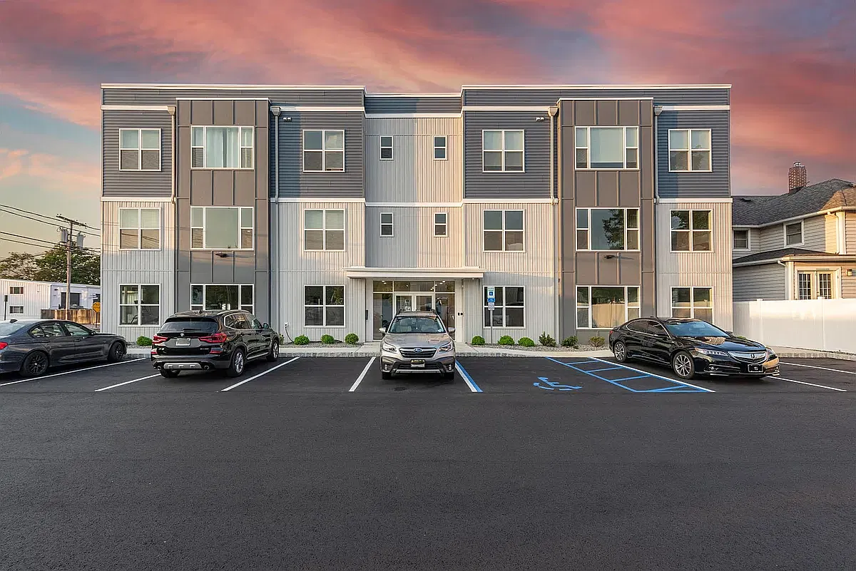 15 W Lincoln Ave — Photo 1