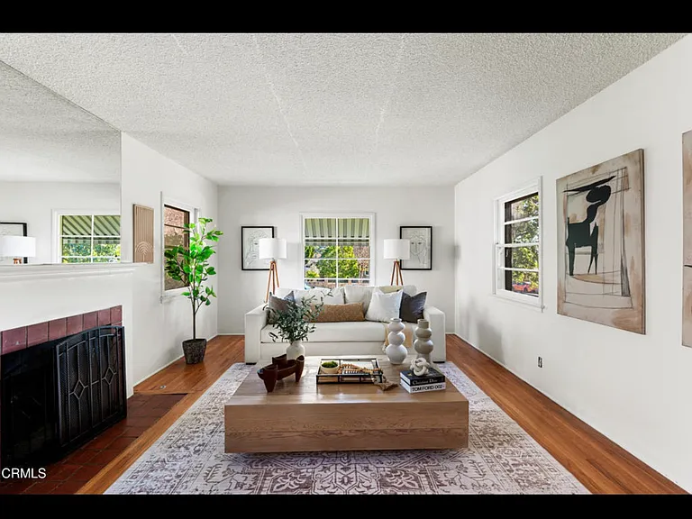 1563 Valencia Ave — Photo 14