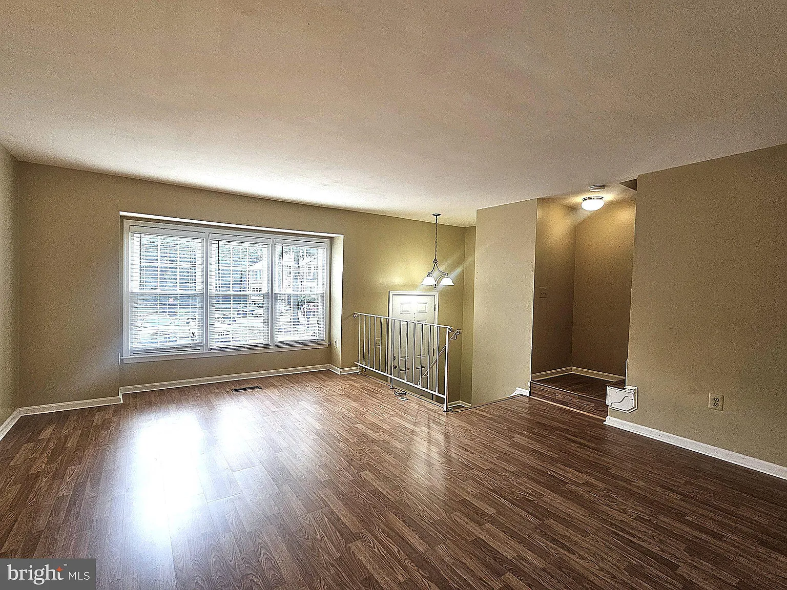 4 bed, 3.5 bath, 1905 sqft, $2,800 — Photo 4