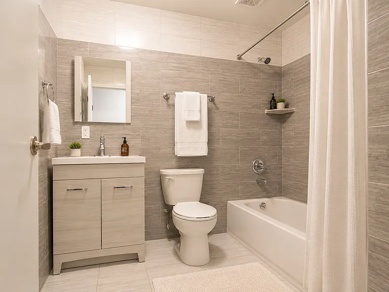 1355 Plimpton Ave #3 — Photo 8