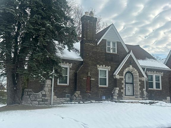 3rd image of 5742 Park Ln