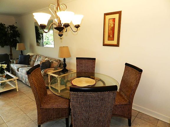 3rd image of 320 North Boulevard #1c