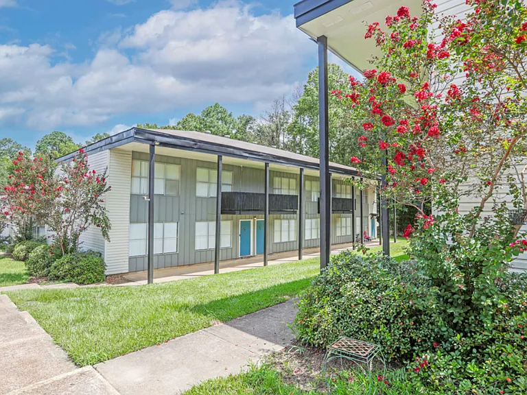 Misty Hollows Apartments — Photo 11