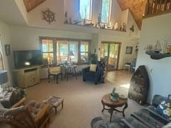 5385 Shady Ln, Duluth, MN 55811