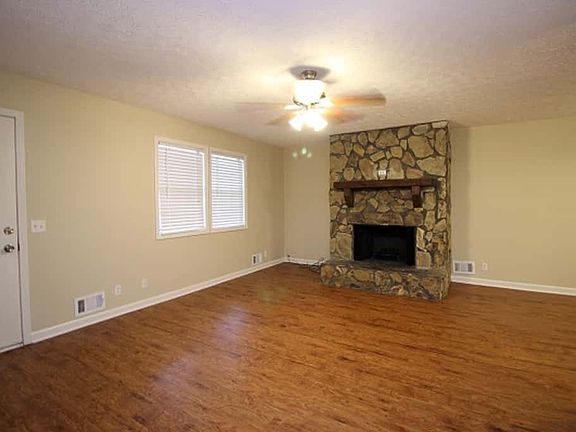 2nd image of 905 Oregano Ct SE
